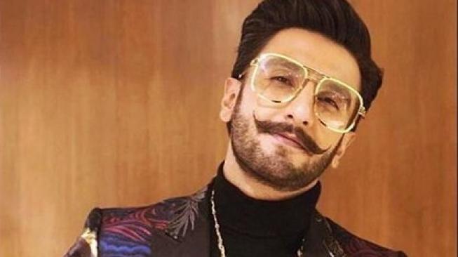 Jadi Cover Majalah, Ranveer Singh Tampil Cuma Pakai Kolor: Bintang Bollywood Paling Seksi