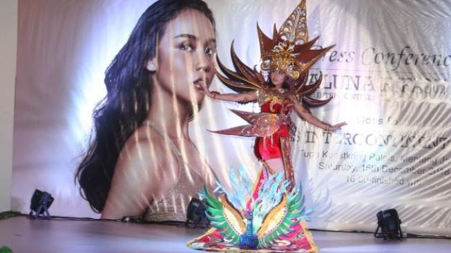Satu diantara kostum yang akan dipakai Aluna Rifani dalam ajang Miss Intercontinental. (Suara.com/Silfa Humairah) 