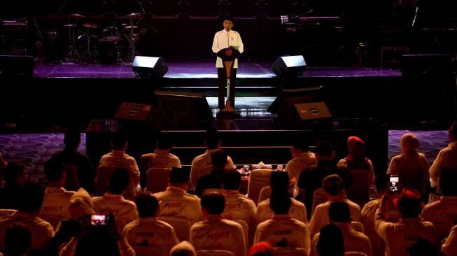 Presiden Joko Widodo memberikan pengarahan dalam Konsolidasi Caleg PKB di Balai Sarbini, Jakarta, Senin (17/12). ANTARA FOTO/Sigid Kurniawan