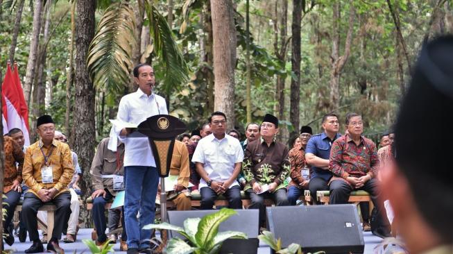 Presiden Jokowi Beri Izin Masyarakat Garap Kawasan Hutan