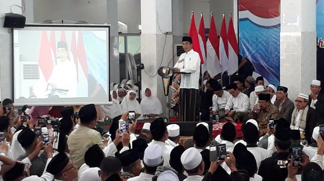 Jokowi Sarungan di Pesantren Jombang, Minta Jamaah Tak Terpecah