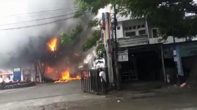 SPBU Di Jalan Abdesir Makassar Terbakar