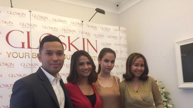 Vanessa Angel menjalani perawatan di klinik kecantikan Gloskin, Kebayoran Baru, Jakarta Selatan pada Rabu (19/12/2018) siang. [Sumarni/Suara.com]