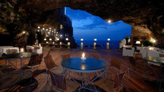 Restoran dalam gua batu kapur, Grotta Palazzese di Italia. (Foto: Grotta Palazzese)