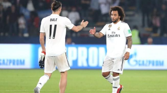 Fullback Real Madrid, Marcelo (kanan) merayakan gol Gareth Bale ke gawang Kashima Antlers pada laga semifinal Piala Dunia Antarklub 2018 di ZSC Stadium, Abu Dhabi, Uni Emirat Arab, Kamis (20/12/2018) dini hari WIB. [KARIM SAHIB / AFP]