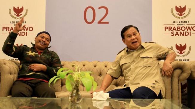 Beda Gaya Jokowi dan Prabowo Cari Suara di Banten