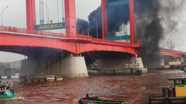 Kapal Meledak Dekat Jembatan Ampera, 1 Orang Masih Hilang di Sungai Musi