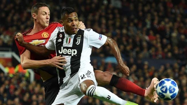 Bek Juventus Alex Sandro Positif COVID-19