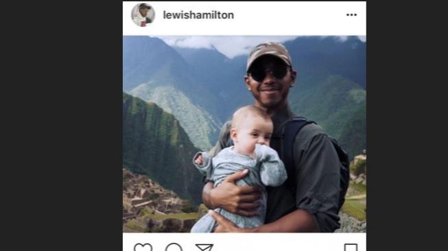 Lewis Hamilton dan Darth Steve [Instagram : @leiwshamilton].