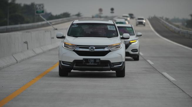 Honda CR-V lintas tol Trans - Jawa [PT Honda Prospect Motor].