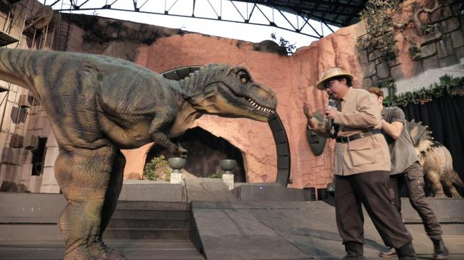 Atraksi Dinosaurus di Dinoland Dufan