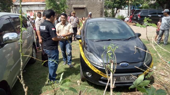 Dua Balita Bermain di Mobil Ford, Satu Tewas Kehabisan Oksigen