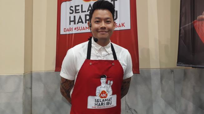 Tips Belajar Masak Buat Suami dari Chef Aga Alvian