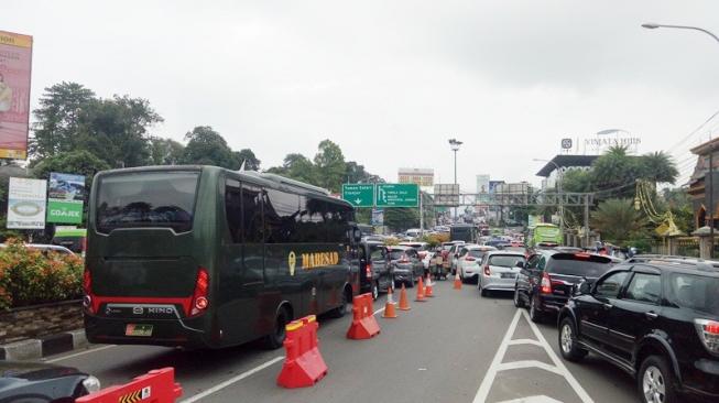 Mau ke Puncak Bogor Hari Ini, Siaplah Berdesakan dengan 12.274 Kendaraan