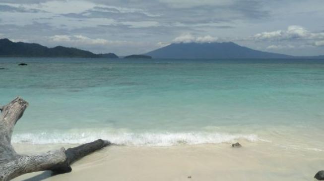 Pulau Umang-umang. (Suara.com/Risna Halidi)