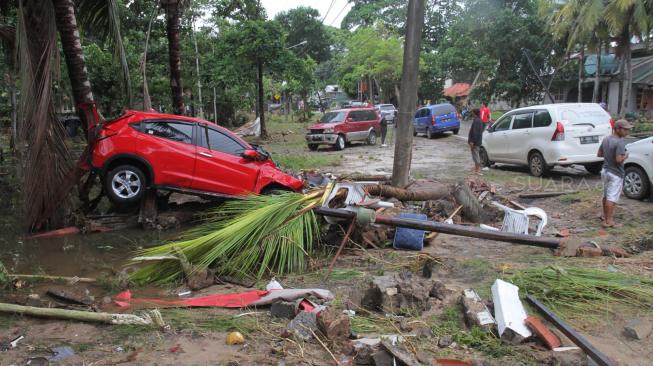 Kunjungi Pantai Carita Menpar Arief Banten Tidak Dalam