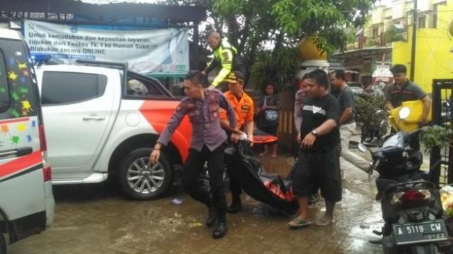 Tsunami Anyer Lampung 24 Jenazah Ditemukan di Villa Stephanie