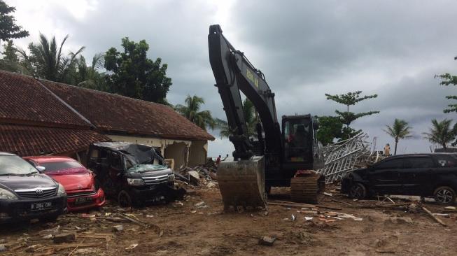 Berikut Data Kendaraan yang Dievakuasi di Lokasi Tsunami Banten