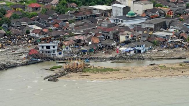 Dihantam Tsunami 2 Desa Di Pesisir Lampung Rata