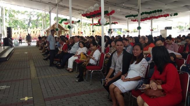 Teladani Yesus, Jemaat Malam Misa Natal di Katedral Doakan Korban Tsunami