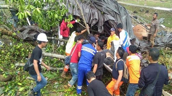 Bulan Madu Mengerikan Pegawai Diskominfo Saat Sangiang Diterjang Tsunami