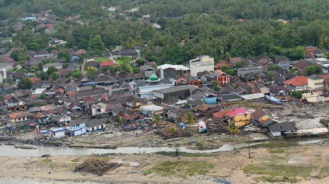 Foto Udara Kerusakan Akibat Tsunami Selat Sunda Bagian 7