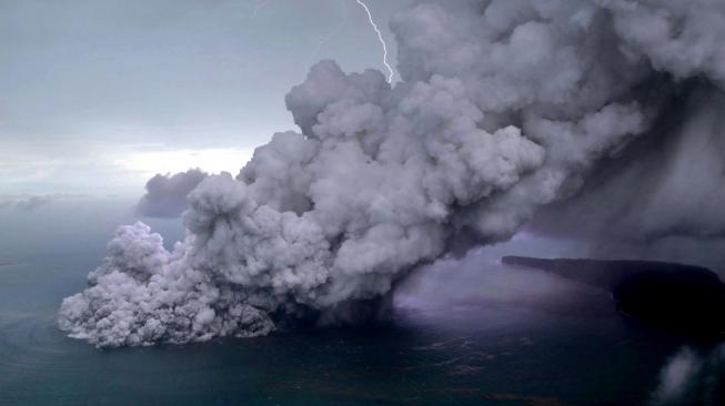 Sebelum Tsunami, Langit Tanjung Lesung Berubah Misterius Jadi Warna Merah