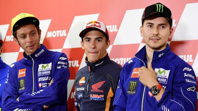 Para pebalap papan atas MotoGP, Valentino Rossi (kiri), Marc Marquez (tengah), dan Jorge Lorenzo. [AFP/Toshifumi Kitamura]