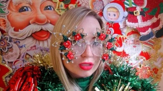 Ketika Fashion Designer Terobsesi Menjadi Pohon Natal