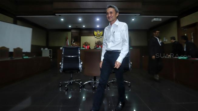 Eks bos Lippo Group Eddy Sindoro menjalani sidang pembacaan dakwaan di Pengadilan Tipikor, Jakarta, Kamis (27/12). [Suara.com/Muhaimin A Untung]