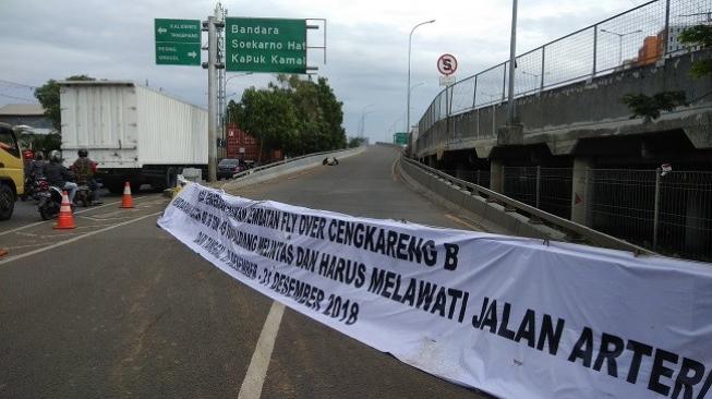 Alami Keretakan, Fly Over Rawa Buaya Ditutup Hingga 31 Desember 2018