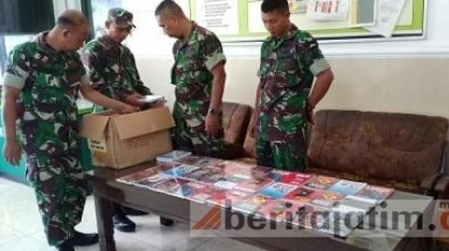 TNI Sita Buku-buku Komunis, Dua Buku Bung Karno Juga Diangkut