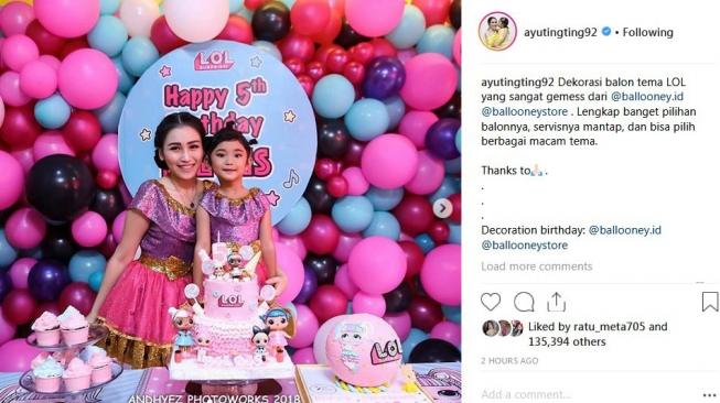Ayu Ting Ting di ultah ke-5 putrinya, Bilqis Khumairah Razak. (Instagram Ayu Ting Ting)