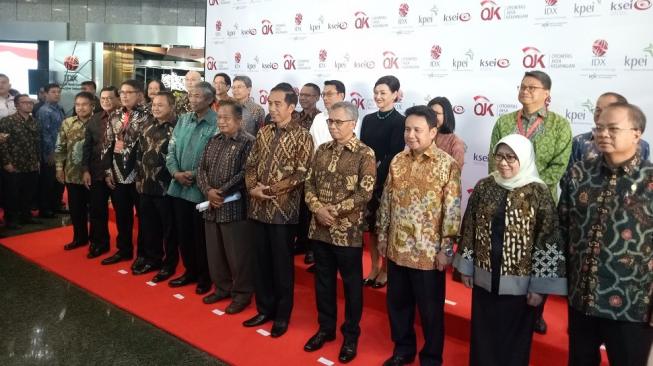 Tutup Perdagangan Saham di BEI, Jokowi : Yang Penting Hijau