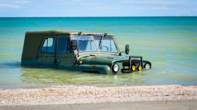 Mobil Terendam Air Laut, Apa yang Harus Dilakukan?