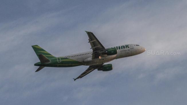 Sejumlah pesawat bersiap lepas landas dari Bandara Soekarno Hatta, Tangerang, Banten, Jumat (28/12).[Suara.com/Fakhri Hermansyah]