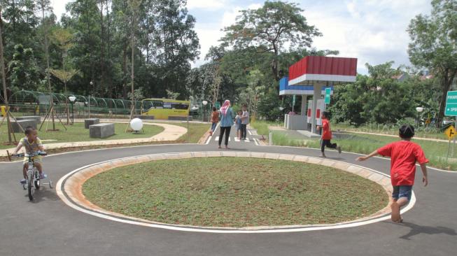 SuasanaTaman Pintar Berlalu Lintas Tebet Timur, Jakarta Selatan, Sabtu (29/12). [Suara.com/Fakhri Hermansyah]