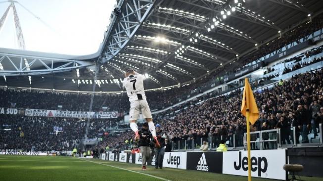 Pemain Juventus Cristiano Ronaldo rayakan golnya ke gawang Sampdoria dalam pertandingan yang berlangsung di Allianz Stadium, Sabtu (29/12/2018) [AFP]