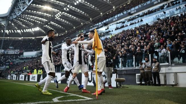 Pemain Juventus Cristiano Ronaldo rayakan golnya ke gawang Sampdoria dalam pertandingan yang berlangsung di Allianz Stadium, Sabtu (29/12/2018) [AFP]