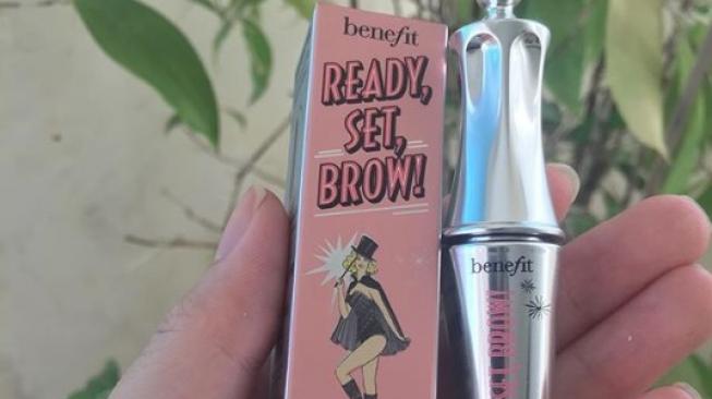 Maskara Benefit Ready Set Brow.l (Instagram)