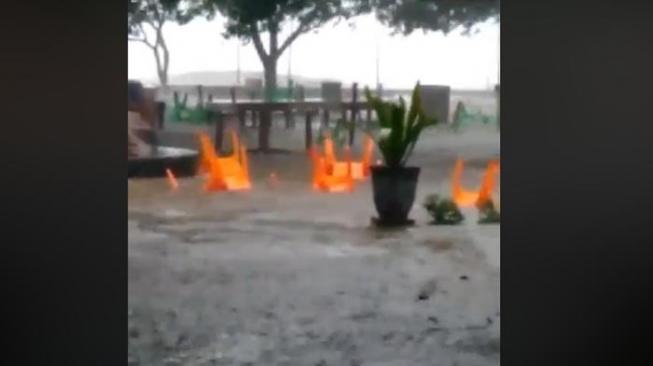 Video Gelombang Tinggi di Pantai Ancol Jelang Tahun Baru, Hoaks