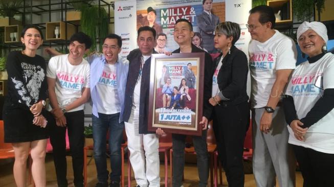 Syukuran satu juta penonton film Milly & Mamet di Hongkong Cafe, Thamrin, Jakarta Pusat pada Senin (31/12/2018). [Sumarni/Suara.com]