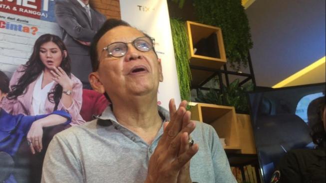 Roy Marten di kawasan Thamrin, Jakarta Pusat pada Senin (31/12/2018). [Sumarni/Suara.com]