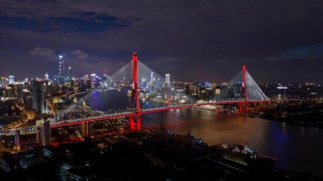 Philips menyinari kota Shanghai dengan lighting dramatis. (Doc: Philips Lighting)