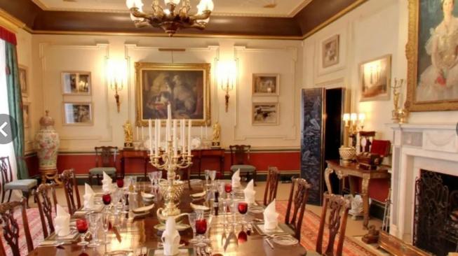 Ruang makan di rumah Pangeran Charles. (Google Arts & Culture)