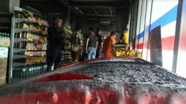 Minimarket 212 Dilalap Si Jago Merah
