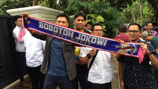 Cabut Dukungan ke Prabowo, Bobotoh Persib Deklarasikan Dukung Jokowi