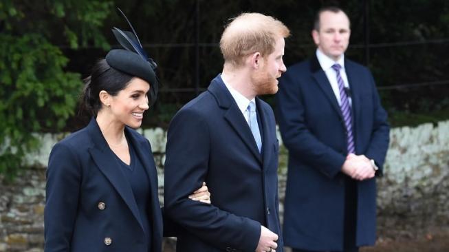 Meghan Markle (kiri) bersama sang suami, Pangeran Harry. [Paul ELLIS / AFP]