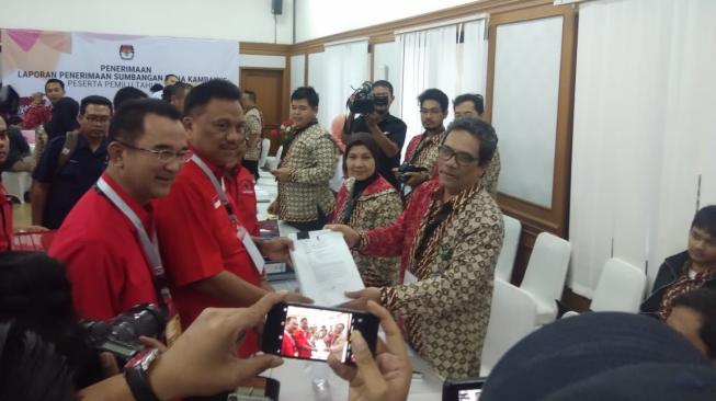 PDIP Serahkan Dana Kampanye Rp 118 M ke KPU, Sumbangan Terbanyak dari Caleg