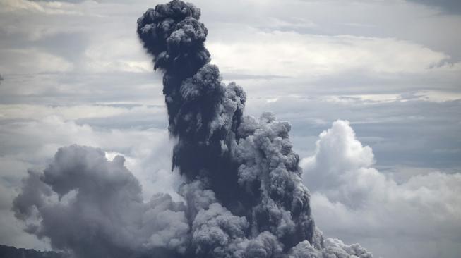 Gunung Anak Krakatau Aktif Lagi Sejak Februari, Warga Dilarang Mendekat